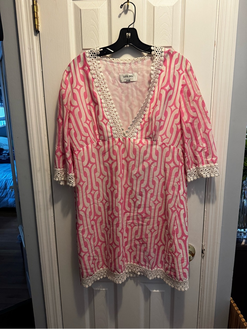 Pink & White Geometric Crochet-Trim Tunic by Skirtin Around size 10